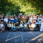 У Києві відбувся зірковий еко-пікнік: учасники започаткували всеукраїнську хвилю толок до Всесвітнього дня прибирання та підписали екологічний маніфест