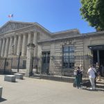 У Парижі протестують проти дозволу на зведення скляного павільйону поруч із Бурбонським палацом