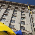 Суд встановив неправдивість поширеної інформації щодо службових відряджень керівника апарату КМДА