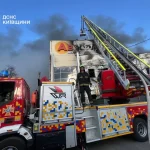 Після обстрілу Солом’янського району Києва виникла пожежа в нежитловій будівлі